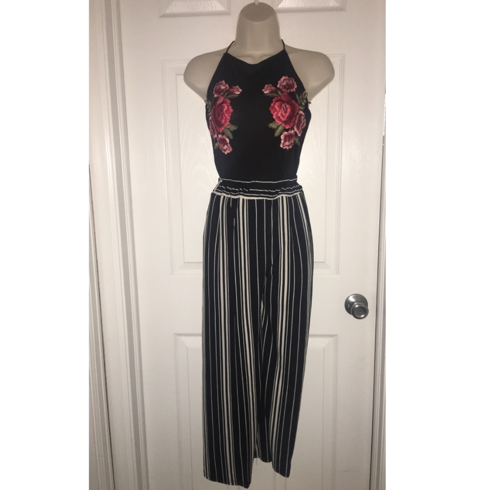 Striped leg pants 🖤(7b) - Picture 2 of 4